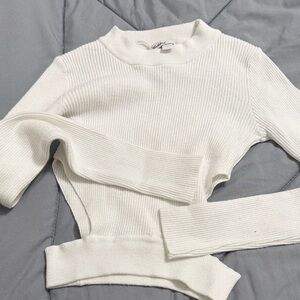 Elegant White Ribbed Crew Neck Sweater